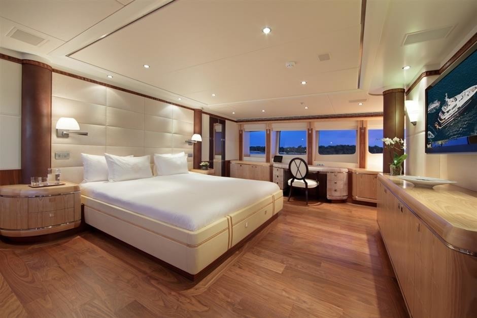 Yacht MON PLAISIR, Heesen Yachts | CHARTERWORLD Luxury Superyacht Charters